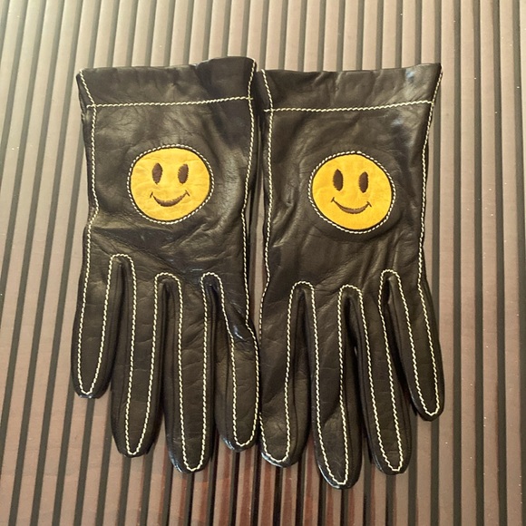 Moschino Accessories - Women’s Black Leather withCashmere Lining Gloves. Size 6.5